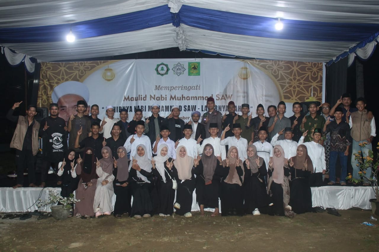 Kegiatan Maulid Nabi Muhammad SAW di Kelurahan Aek Pining Lingkungan 3 berjalan khidmat dan meriah.