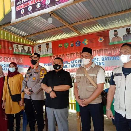 Album : Kunjungan Bupati dan Kapolres ke posko covid Aekpi